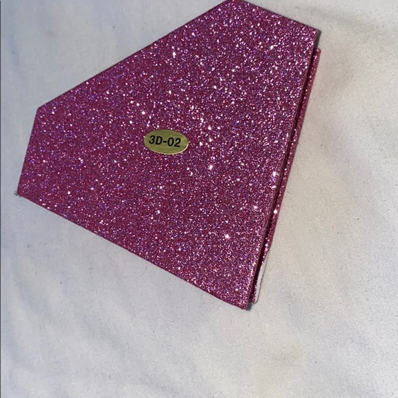 Lashes! - Picture 3 of 3